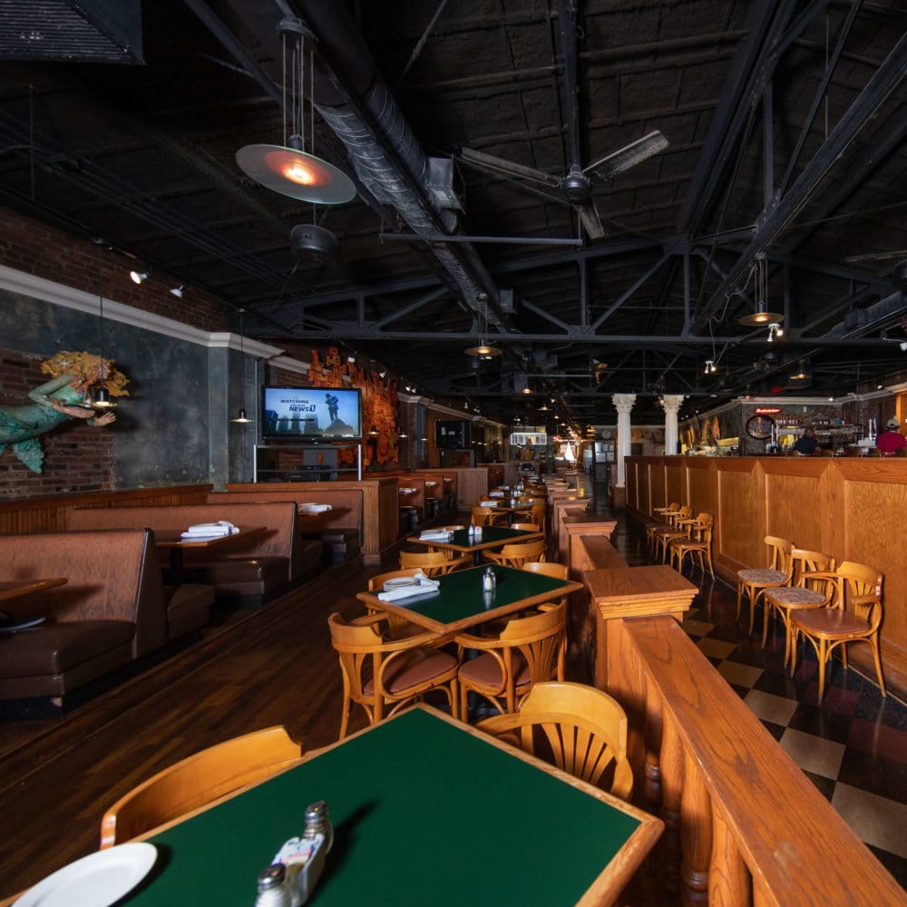 How to Make Large Group Dining Easy in Louisville